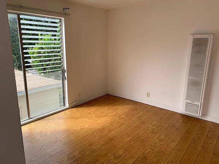 2122 Ocean Park Blvd #8 — Photo 4