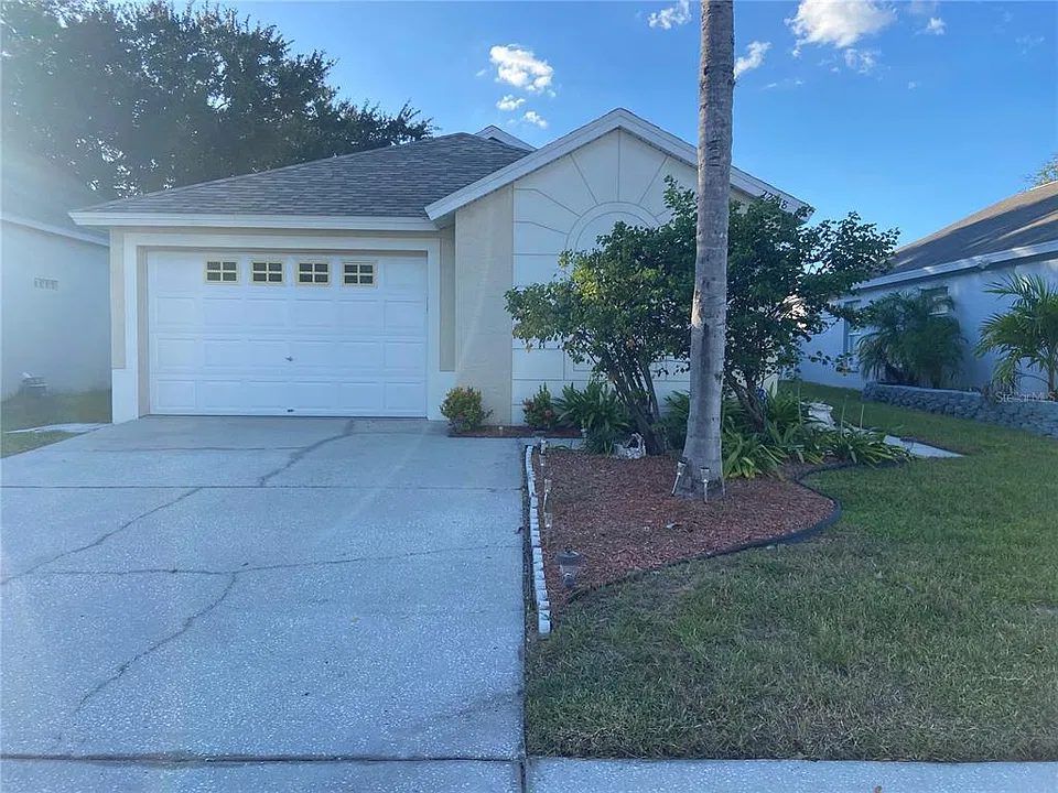 22718 Saint Thomas Cir