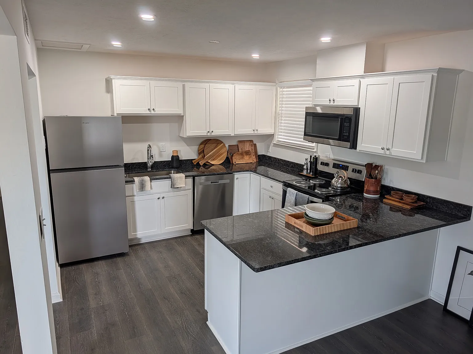 4 bed, 1249 sqft, $1,400 — Photo 1