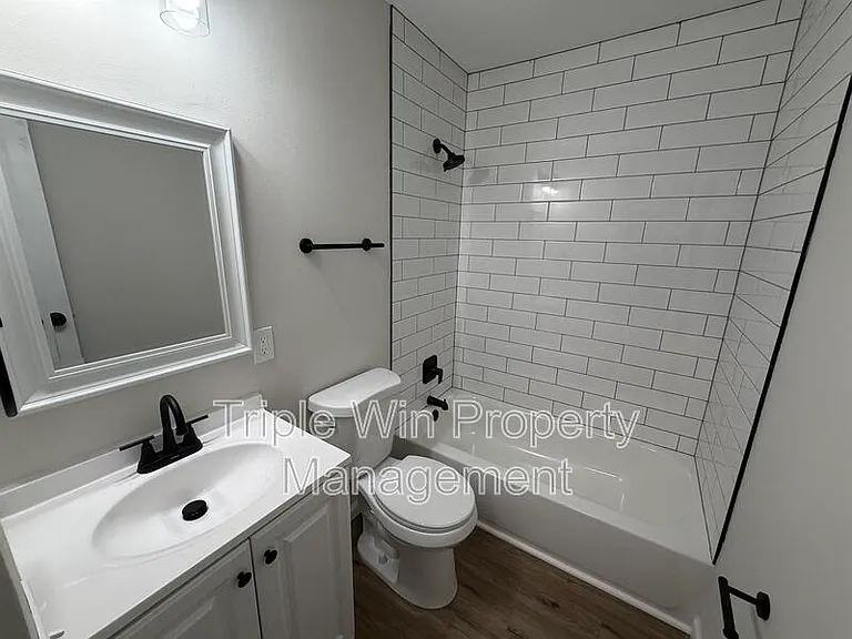 2245 Lindsay Ln — Photo 36