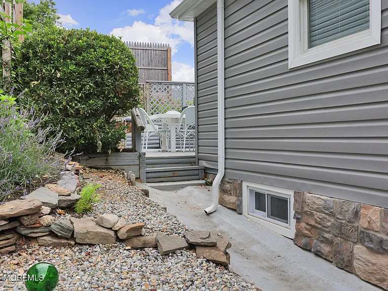 210 Linden Ave — Photo 25