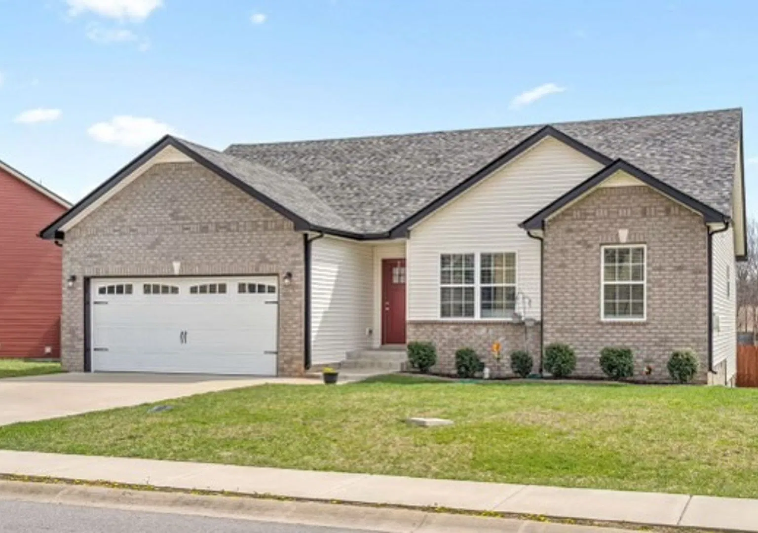 Beautiful Home in St. B! 3Bed/2Bath with 2 Car Garage and Privacy Fence! — Photo 2