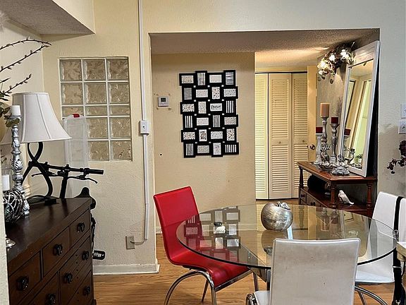 4th image of 708 SE 2nd Avenue #428