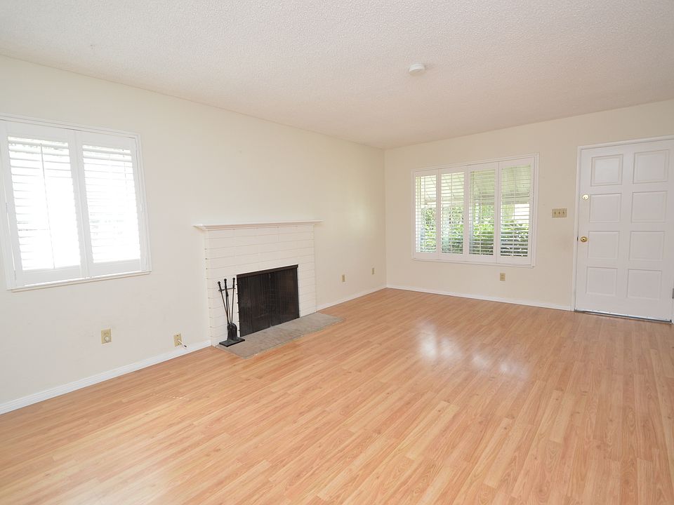 1st image of 4989 Vista Pl