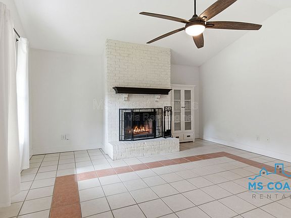 4th image of 25 Fleetwood Pl