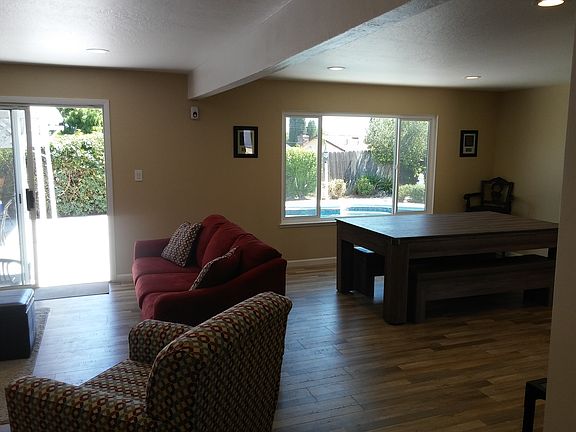 4th image of 933 Belmont Pl