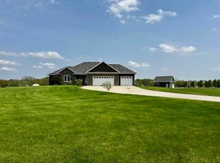 1426 Walter Mapp Dr, Riverside, IA 52327