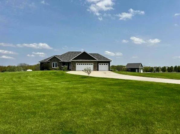 1426 Walter Mapp Dr, Riverside, IA 52327