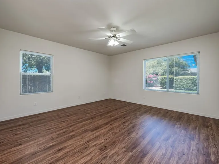 1004 W Orange St — Photo 12