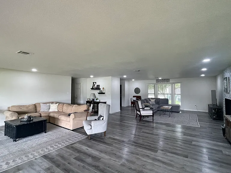 1508 Southridge Rd — Photo 3
