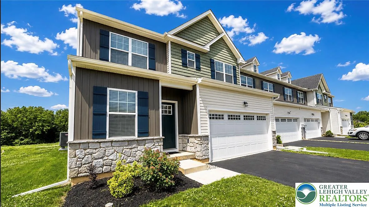 4 bed, 3.5 bath, 2354 sqft, $3,400 — Photo 1
