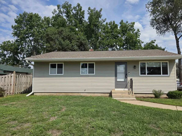 2008 Winters Dr, Loves Park, IL 61111