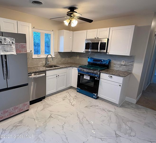 3rd image of 1 Meadowlark Drive