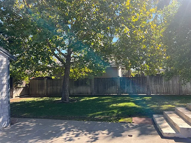 814 N Van Ness Ave — Photo 23
