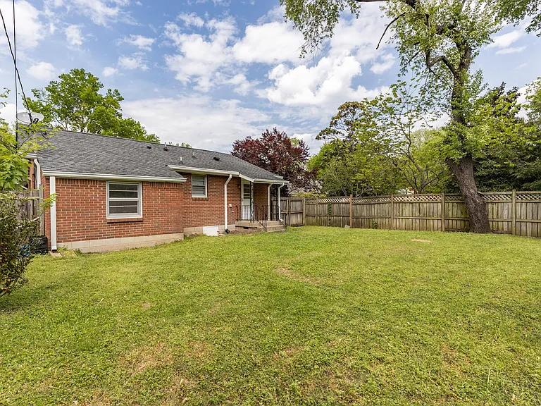1109 Maplehurst Ln — Photo 23