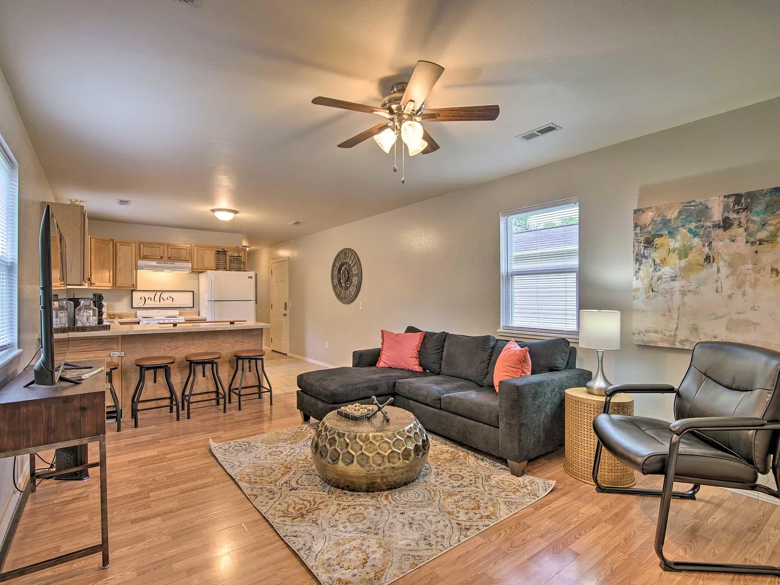 2 bed, 1.5 bath, 893 sqft, $1,850 — Photo 1