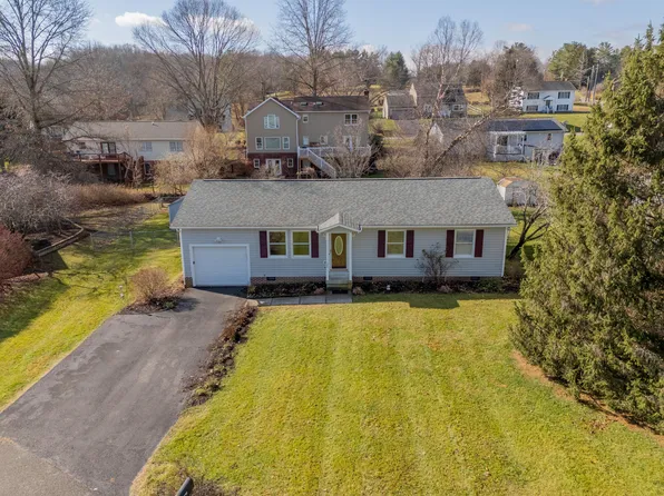 1309 Sandy Cir, Blacksburg, VA 24060