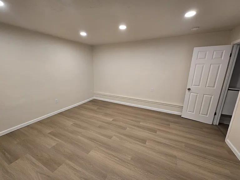 5334 Creely Ave — Photo 8
