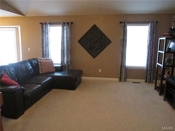 3rd image of 160 Wellington Dr