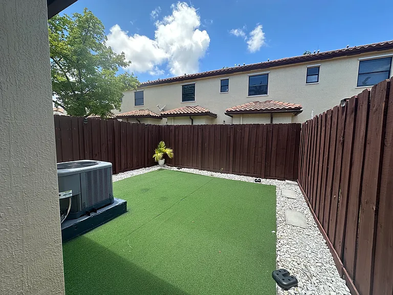 3211 SE 6th St — Photo 53