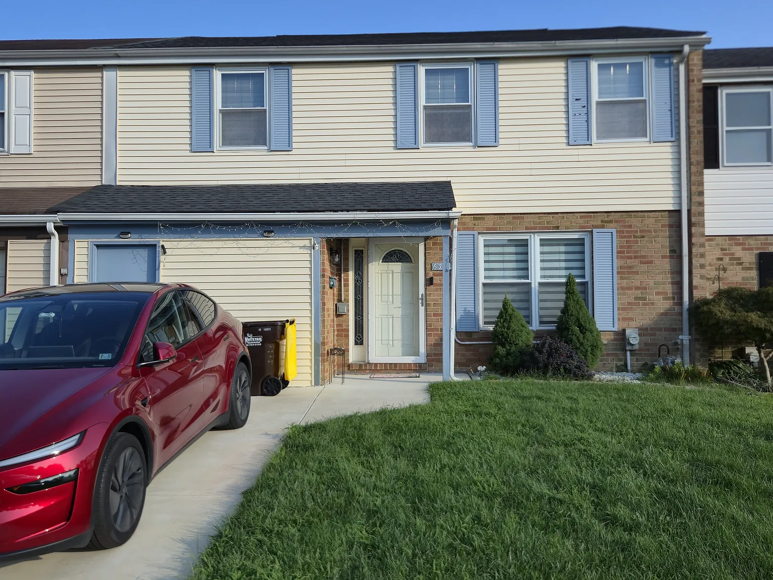 3 bed, 2.5 bath, 2052 sqft, $2,900 — Photo 1