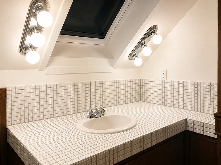 Bath vanity