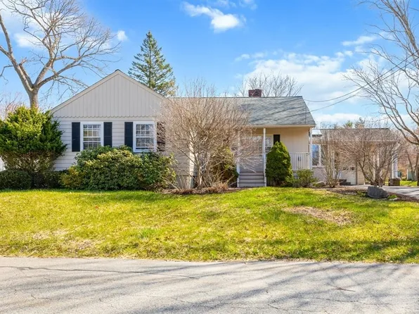 17 Briarwood Rd, Holbrook, MA 02343