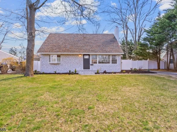 15 Garden Rd, Pompton Lakes Boro, NJ 07442
