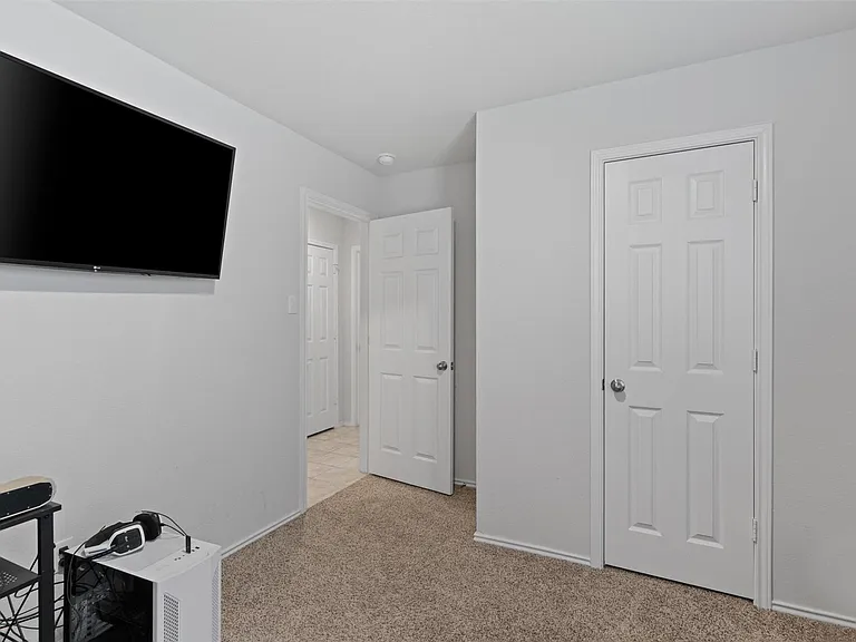 701 Taggart Trl — Photo 12