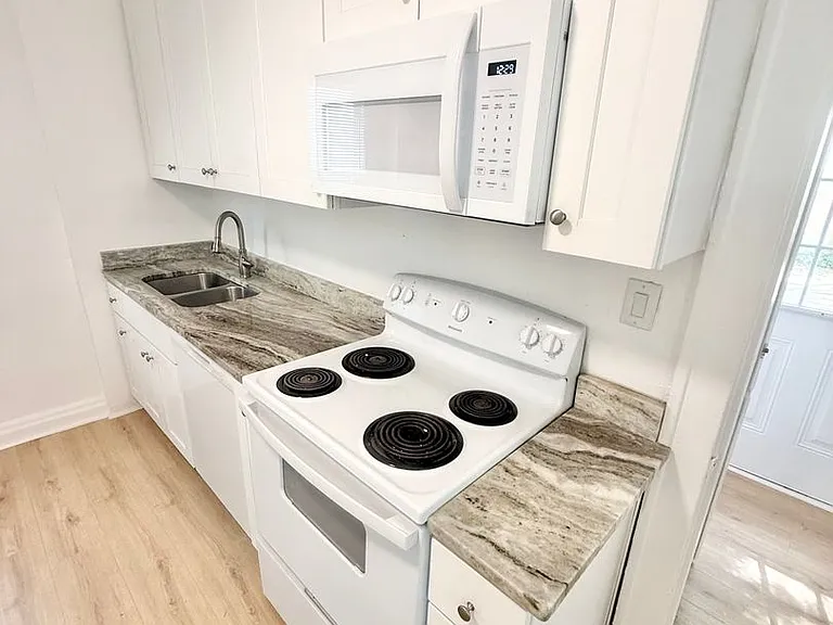829 43rd St — Photo 33