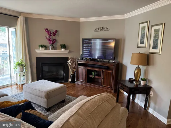 4576 Superior Sq #4576, Fairfax, VA 22033