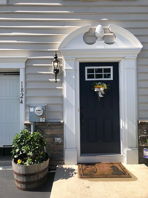 1st image of 1824 Honeysuckle Ct