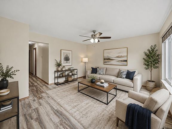 4th image of 23803 Ada Ave