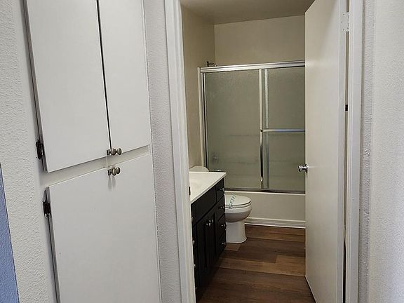 5th image of 325 Roosevelt St #1