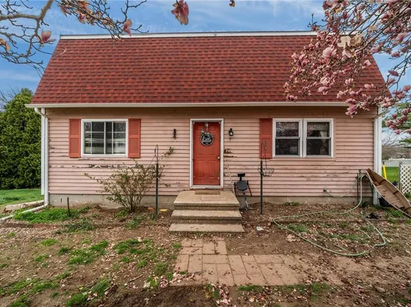 7 Brandywine Dr, Westerly, RI 02891