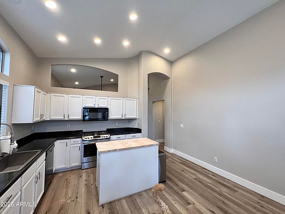 3rd image of 723 E WHITTEN Street