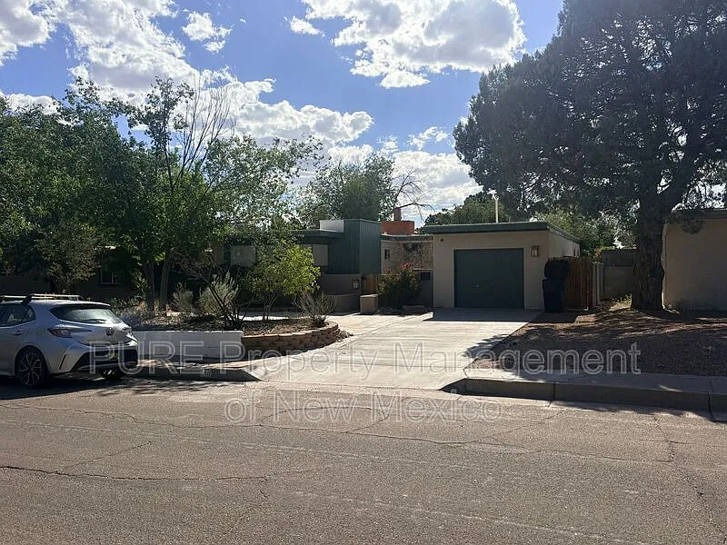 3 bed, 2.0 bath, 1832 sqft, $2,350 — Photo 2