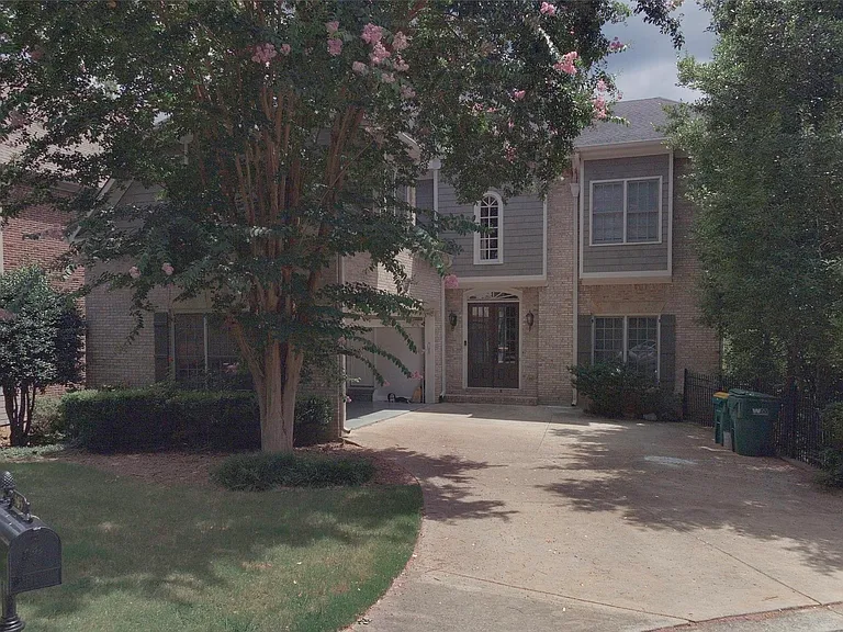 585 Cliftwood Ct — Photo 1