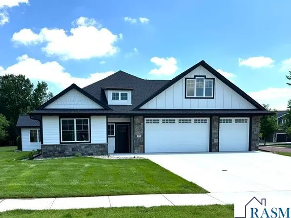 328 Dancing Waters Cir, Mankato, MN 56001