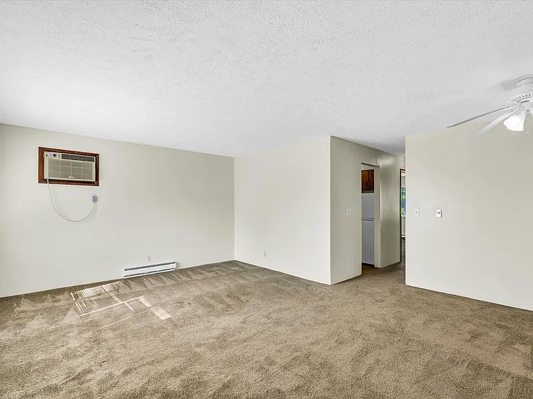 712 Arcadia Dr — Photo 6