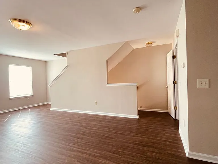 1505 W 5th St — Photo 15