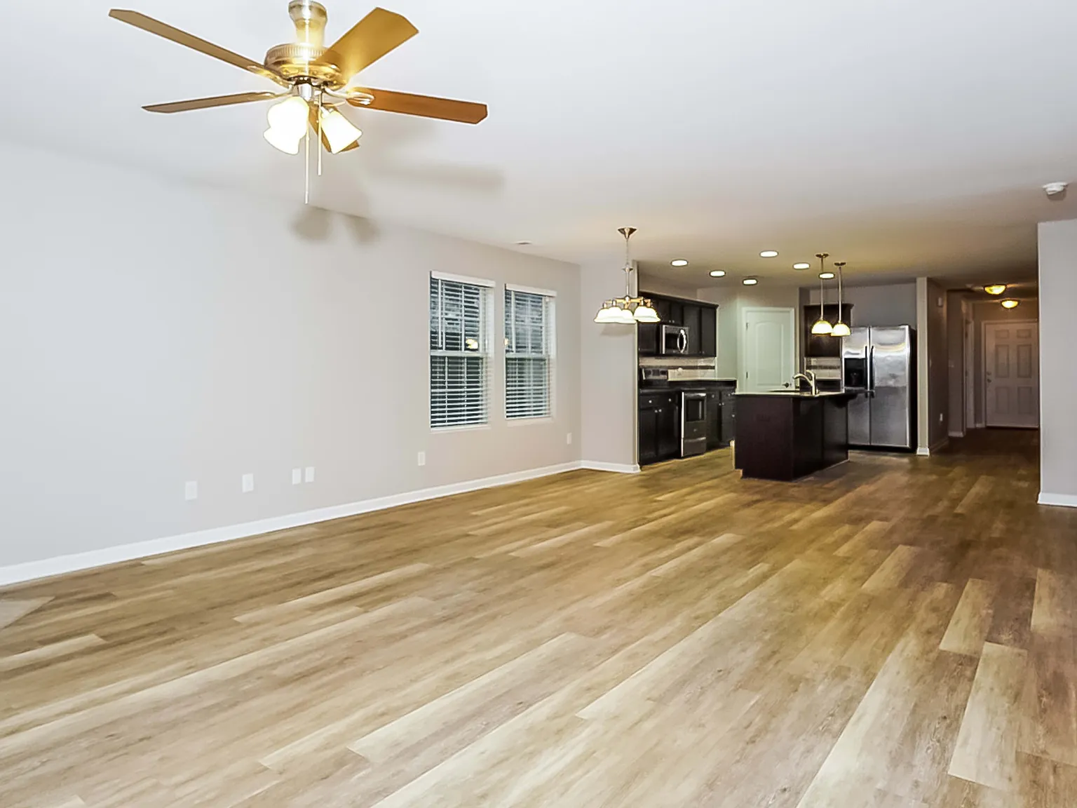 5 bed, 2.5 bath, 2812 sqft, $2,475 — Photo 4