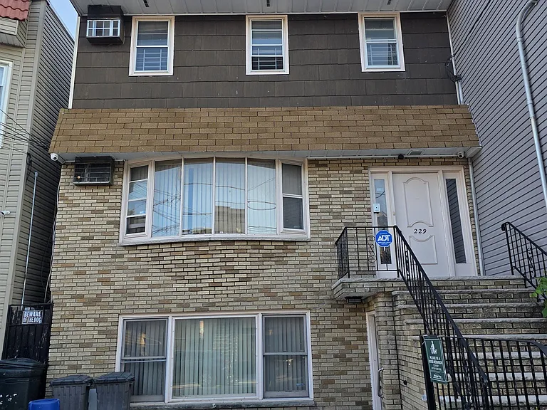 229 Griffith St #2 — Photo 1