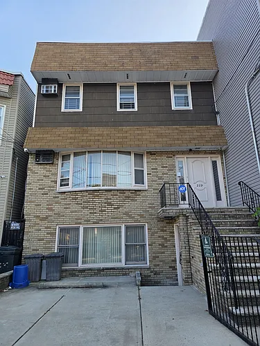 229 Griffith St #2 Photo 1
