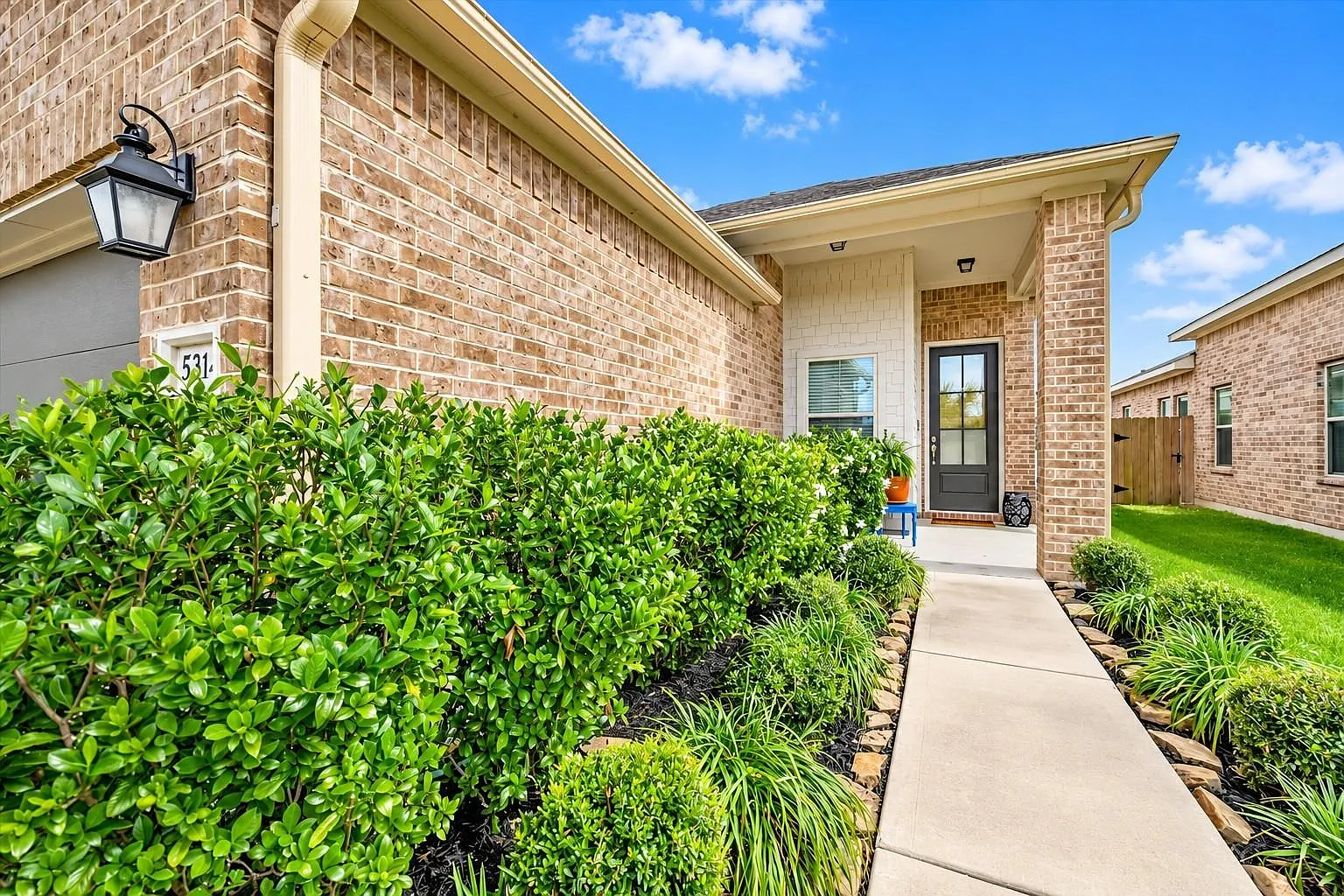 4 bed, 2.0 bath, 1620 sqft, $2,200 — Photo 3
