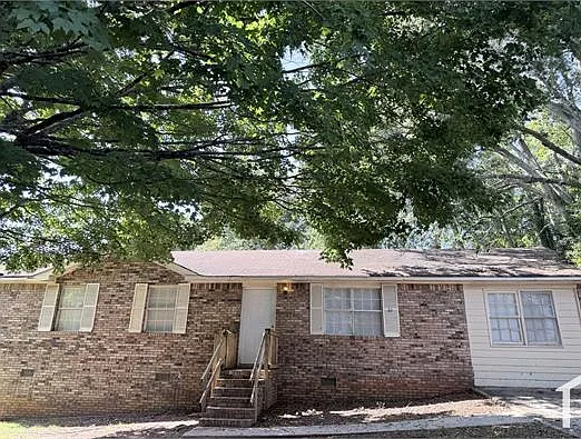 3 bed, $1,400 — Photo 1