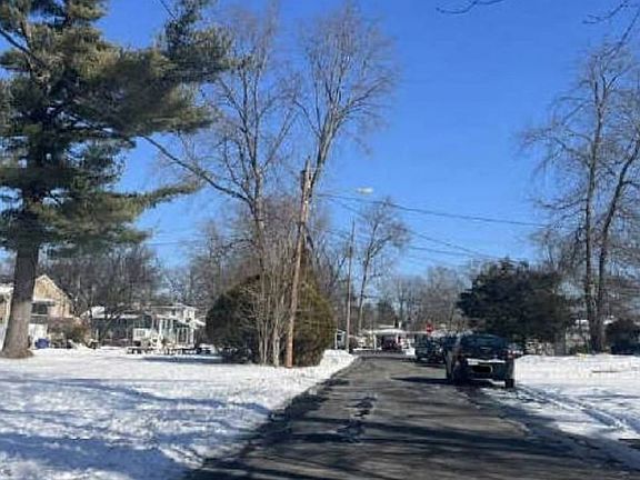 Exterior Neighborhood (street photo)