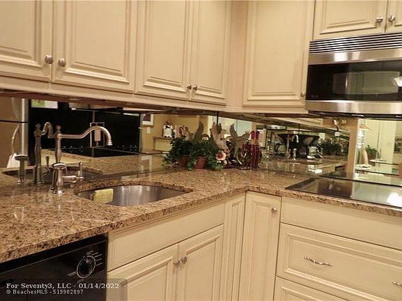 4th image of 160 Cypress Club Dr APT 613