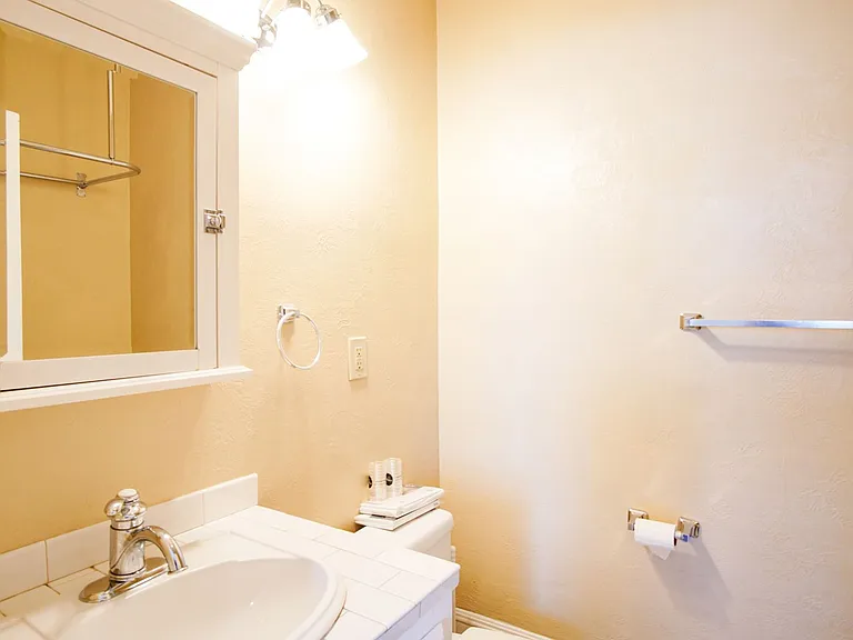 1008 N Killingsworth St #2 — Photo 11