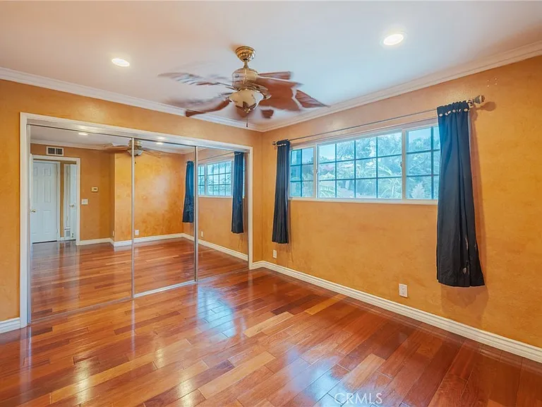 5562 Highland Ave — Photo 15